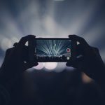 Smartphone met schermopname-knop zichtbaar in de snelinstellingen