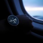 Betaalbare smartwatch om de pols met gezondheidsdata op het scherm