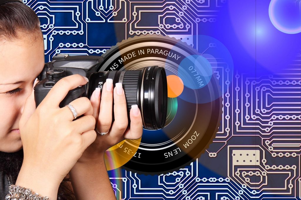 Een circuit simulator op een computerscherm met een schematische tekening van een LED-schakeling