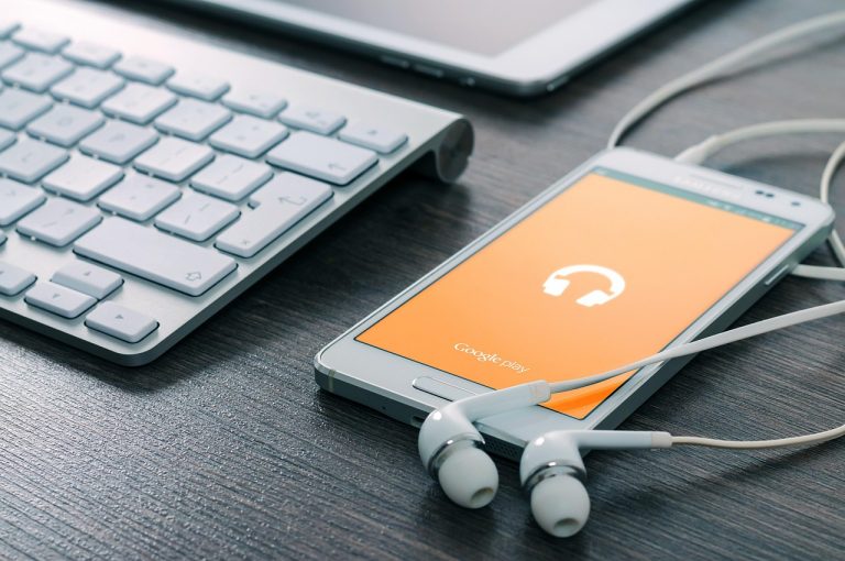Android smartphone met beveiligingsinstellingen op het scherm