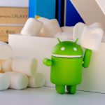 Een Android-smartphone met een overzichtelijk en gepersonaliseerd startscherm