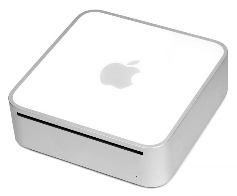 Apple Mac Mini op een bureau met een scherm, toetsenbord en muis als thuiswerkplek