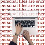 Laptop met beveiligingssoftware instellingen op het scherm