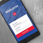 Persoon die app-abonnementen beheert op een smartphone
